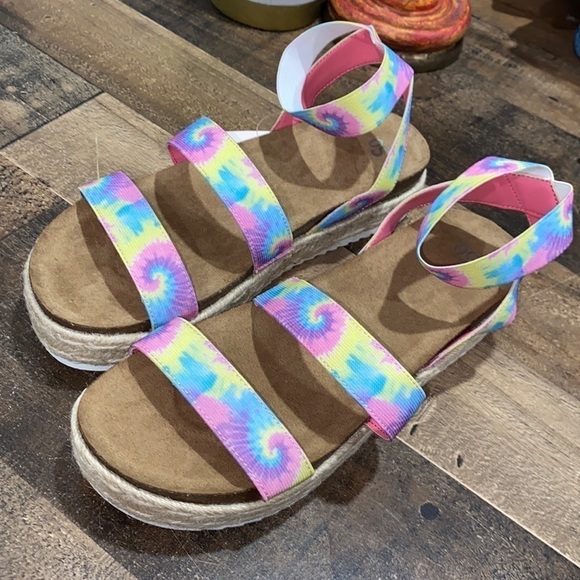 Girls platform sandals sz 6 NWT elastic stretch bands tie dye flat form - Picture 2 of 5